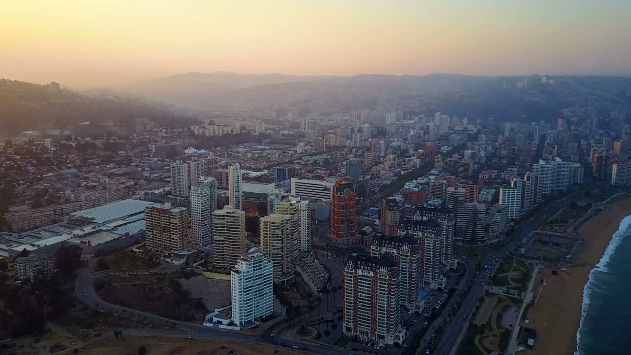 Veduta aerea al tramonto di Valparaíso in Cile.