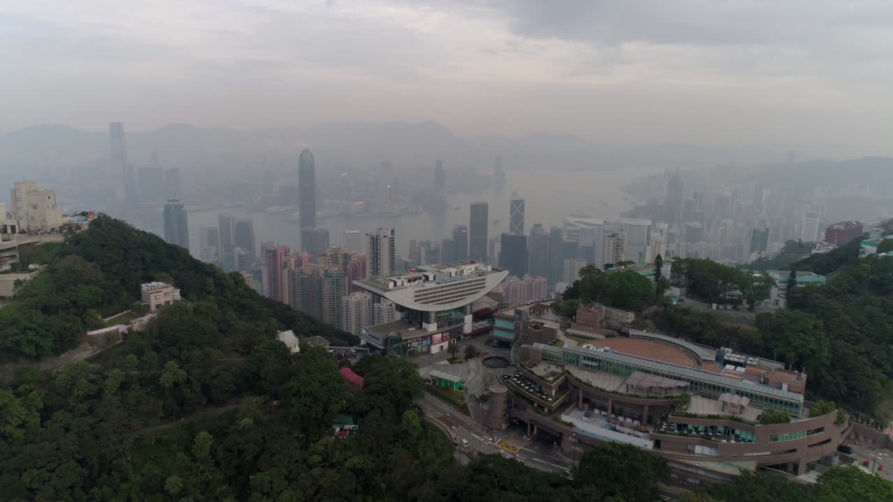 amanecer nublado hong kong famoso pico torre bahía panorama aéreo 4k china