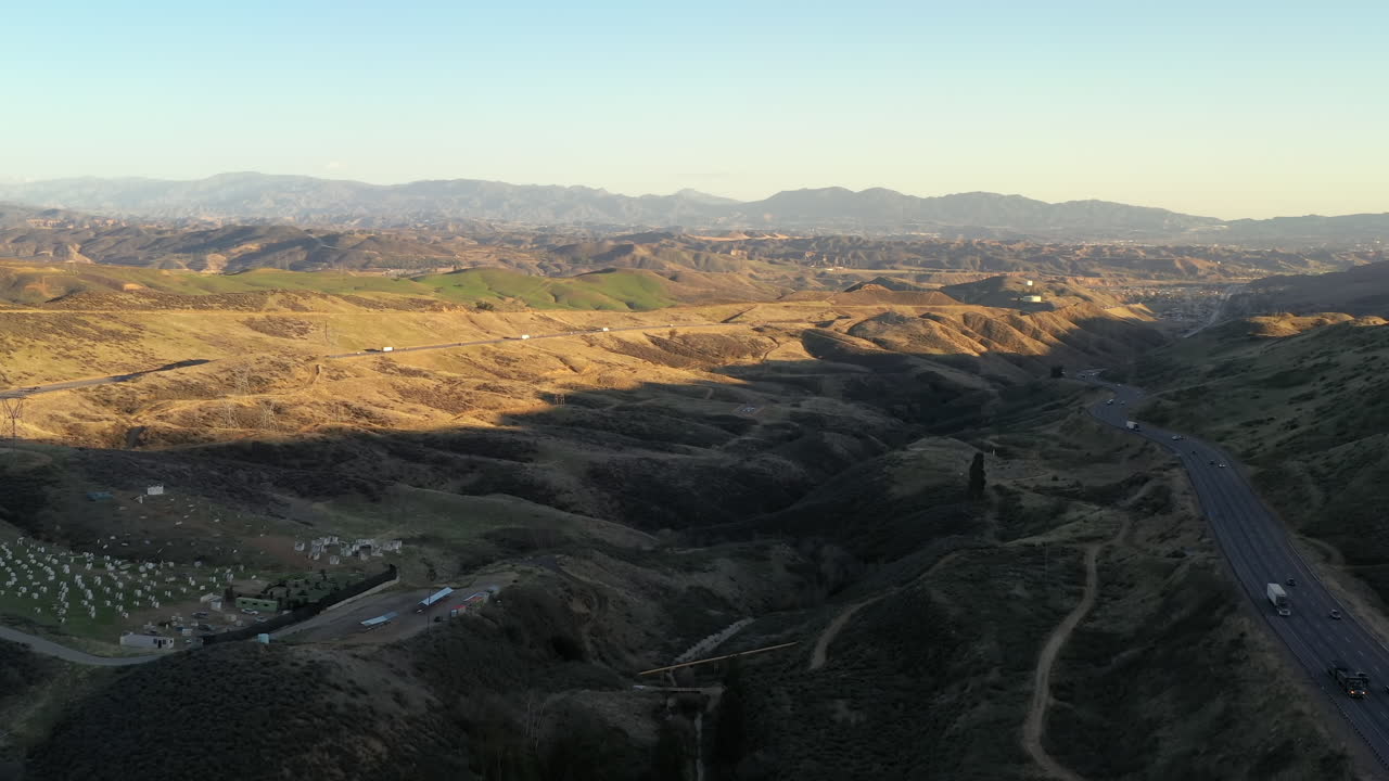 남부 캘리포니아 로스 앤젤레스 카운티 미국, tejon 패스 또는 포도 나무 패스, 4k 드론 샷