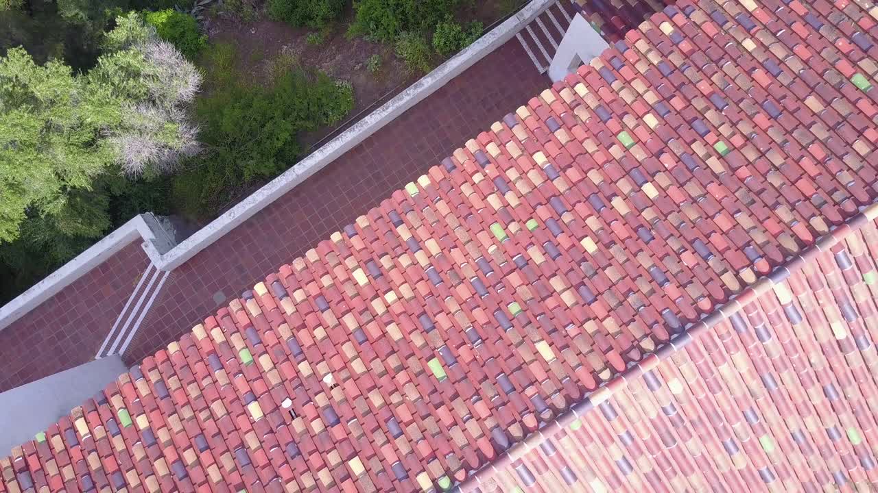 аэрофотосъемка над испанской миссией в сан-диего