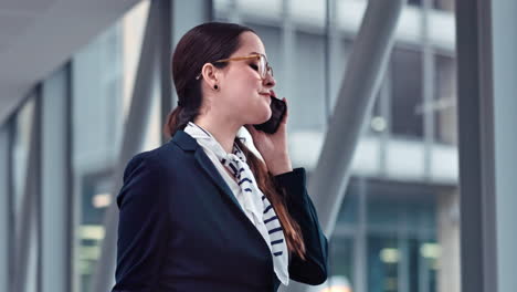 Business-woman,-phone-call