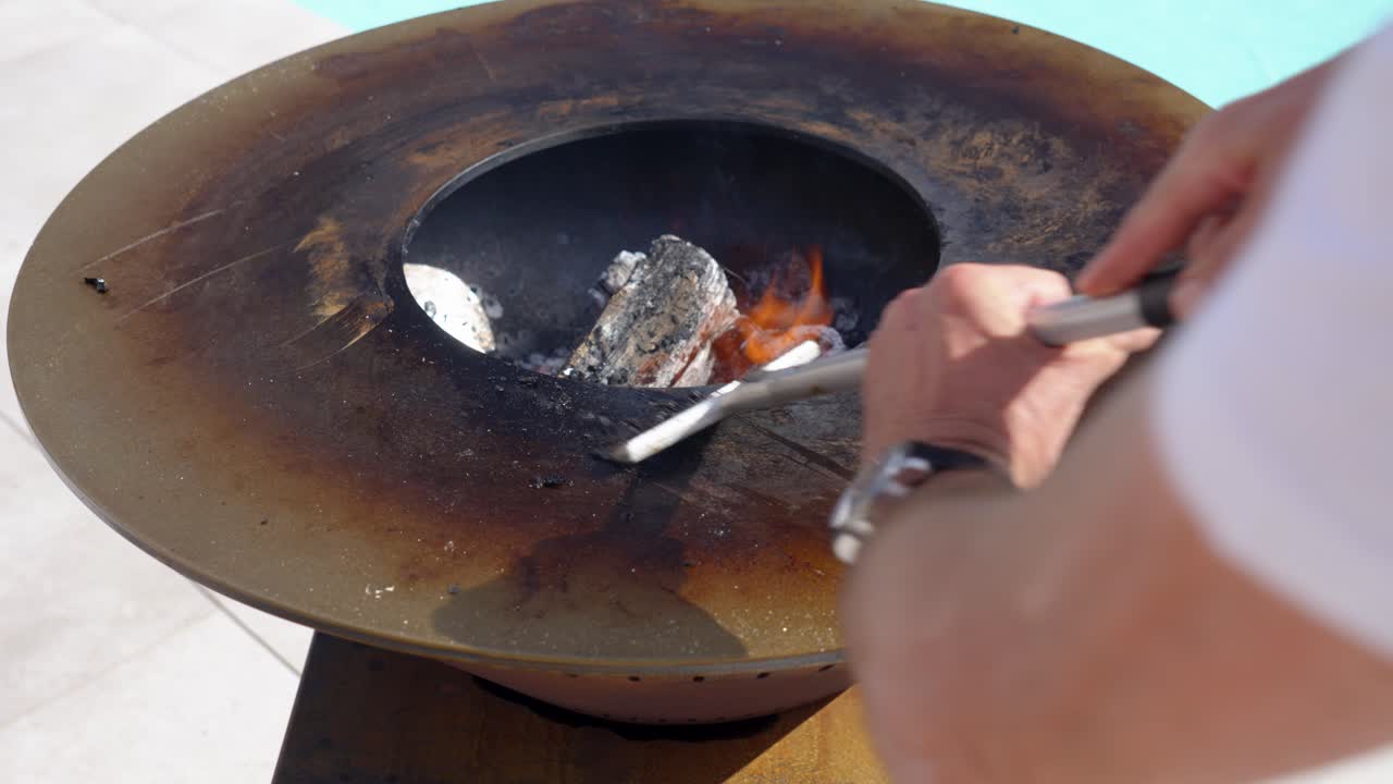Spatula cleaning process on a weather-resistant steel grill