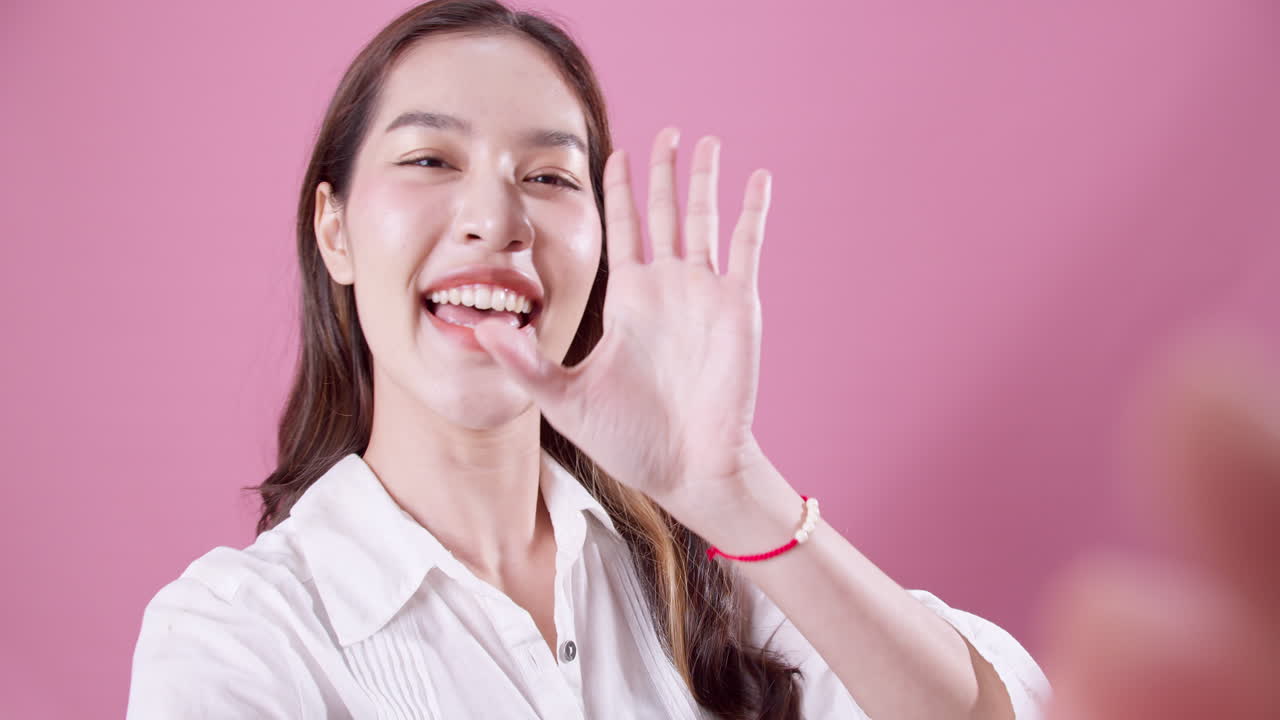 아름다운 아시아 모델 화상 통화 친구와 채팅