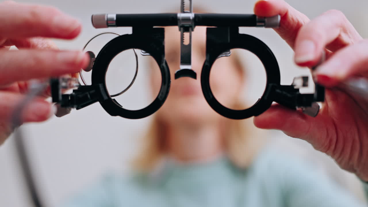 pov, gafas y examen de los ojos con un optometrista