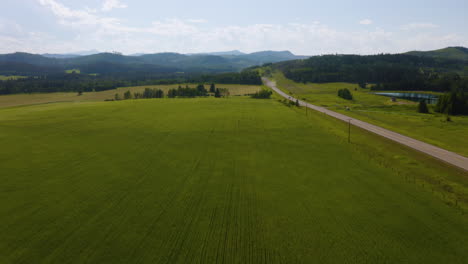 Luftaufnahme-Von-Landwirtschaftlichen-Feldern-In-Der-Malerischen-Landschaft-Von-Alberta