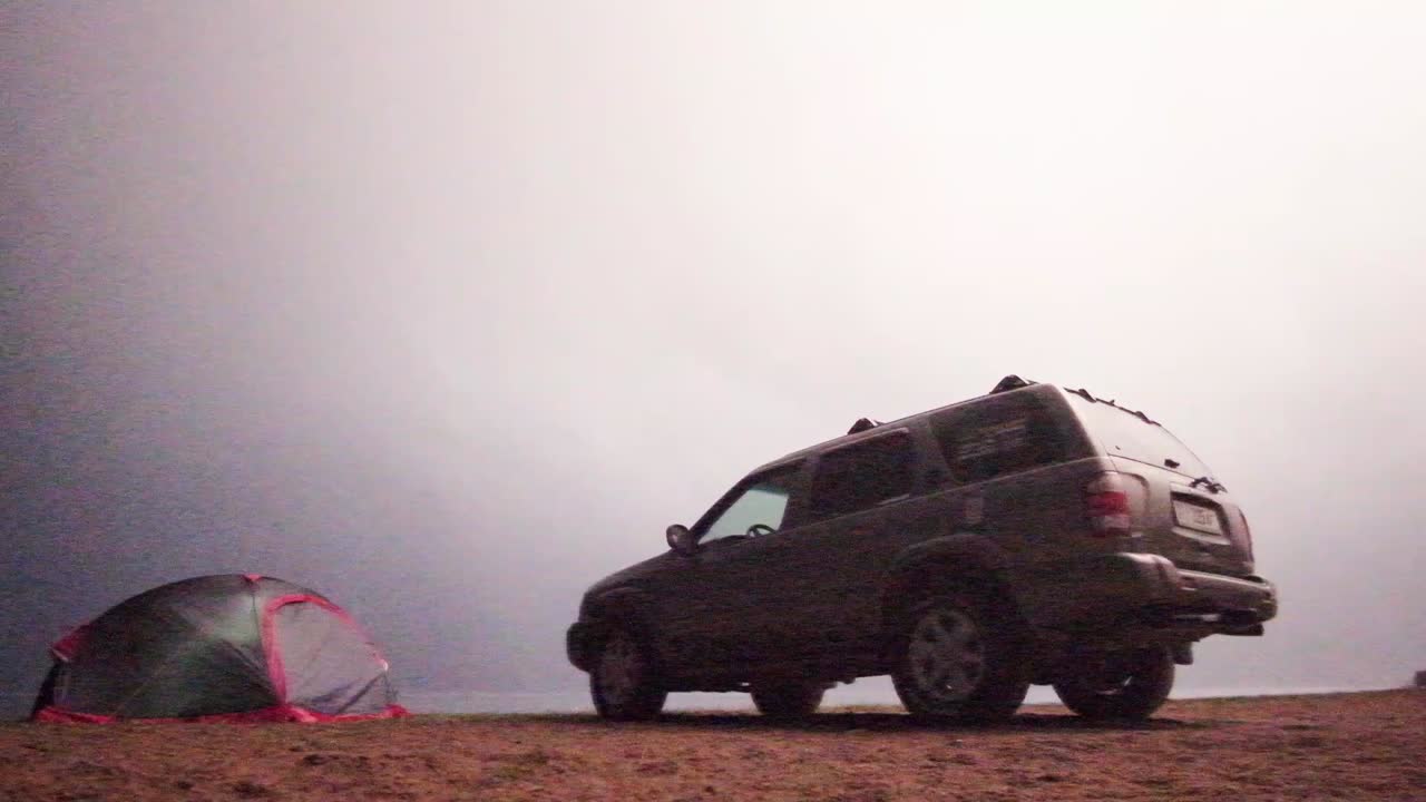 키르기스스탄의 issyk-kul 호수 캠핑 및 탐험