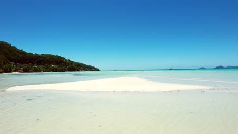 Mahe-Seychellen-Jagen-Vögel-Mit-Drohne-Am-Strand