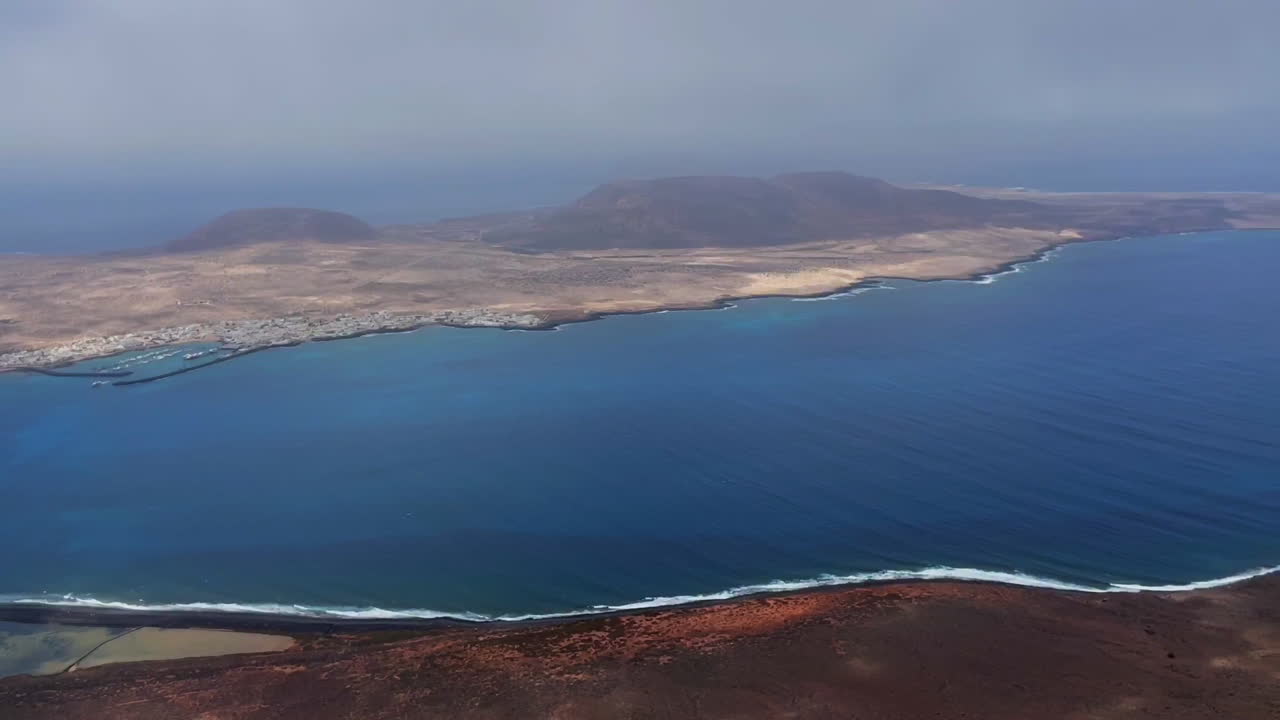 este impresionante video muestra la impresionante belleza del mar y la tierra de lanzarote