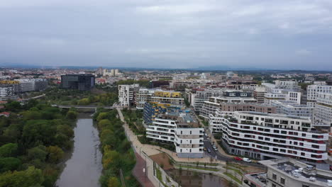 Port-Marianne-Montpellier-Vista-Aérea-Día-Nublado-Río-Le-Lez-Francia