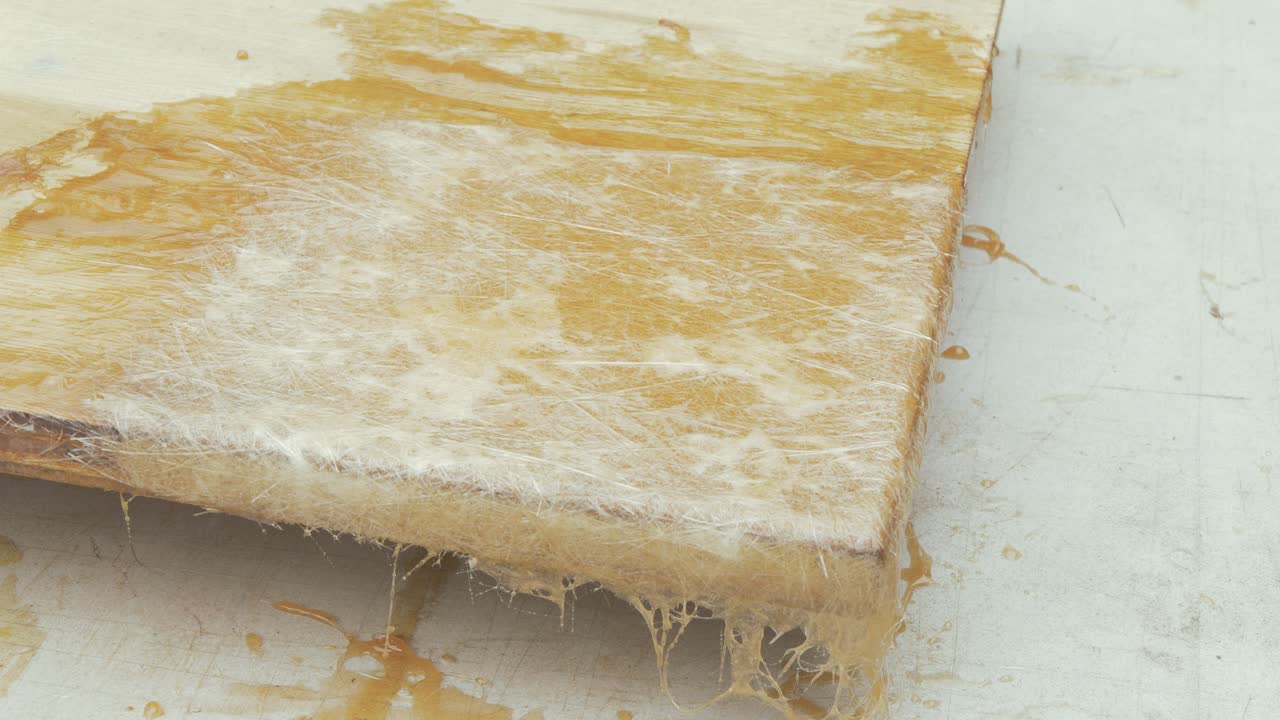 Krydsfinerkant belagt med CSM-glasfiber.