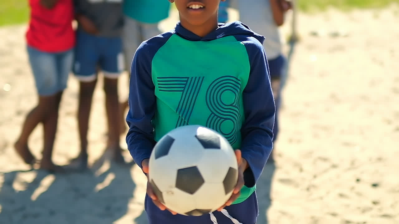 niño jugando al fútbol en el suelo 4k