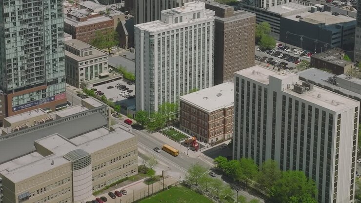Vista aerea di Chicago che mostra edifici urbani e spazi verdi