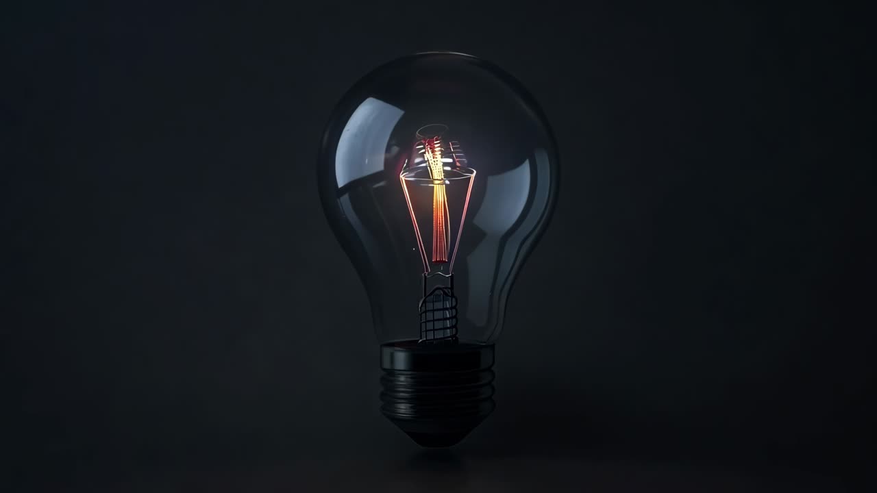 una bombilla colocada encima de una mesa