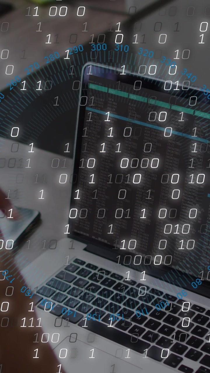 Animação de processamento de dados sobre uma empresária caucasiana usando um laptop