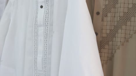 primer plano de camisas de vestir shalwar kameez para hombre, ropa tradicional para india y pakistán