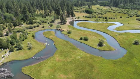 beautiful crooked river kayaking in clam waters of southern oregon