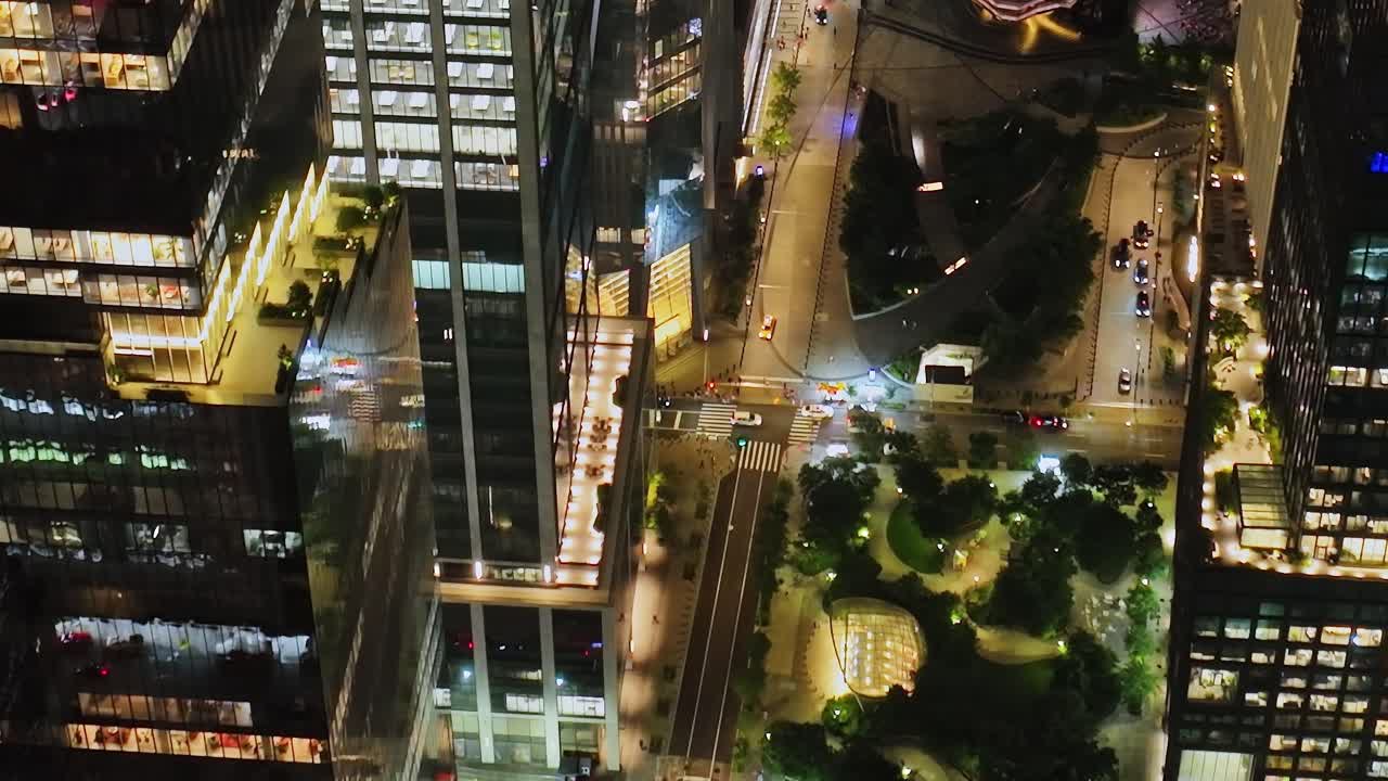 Sawing a city view in New York illuminated at night from above