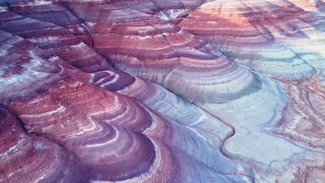 Rainbow-hills-on-sunny-day-in-Utah