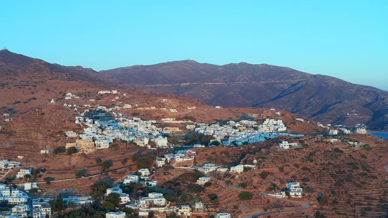 ios chora durante la puesta de sol el hermoso país de grecia