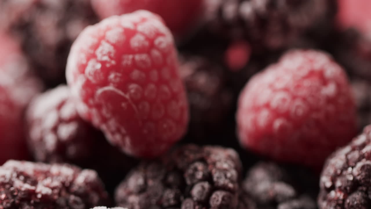 micro vídeo de un primer plano de frambuesas con espacio de copia
