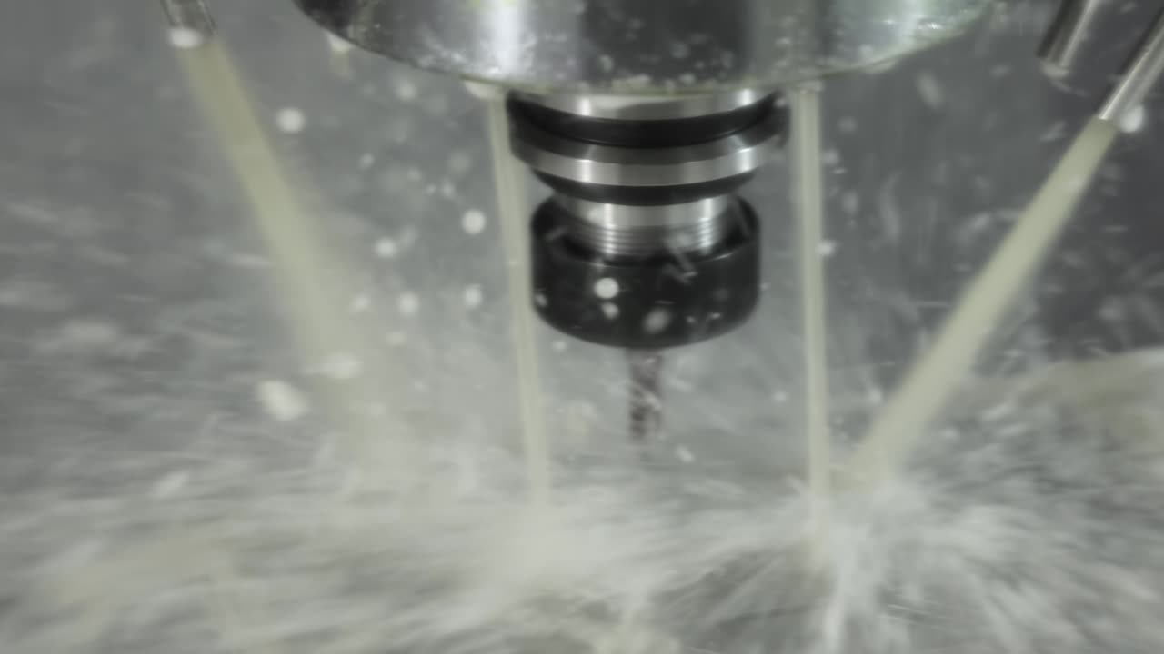 금속 가공 cnc 밀링 기계. 금속 절단 현대 가공 기술.