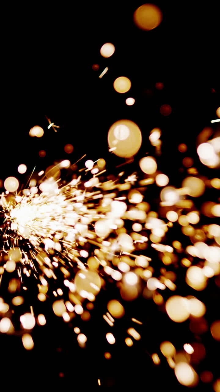 primer plano de las chispas de soldadura