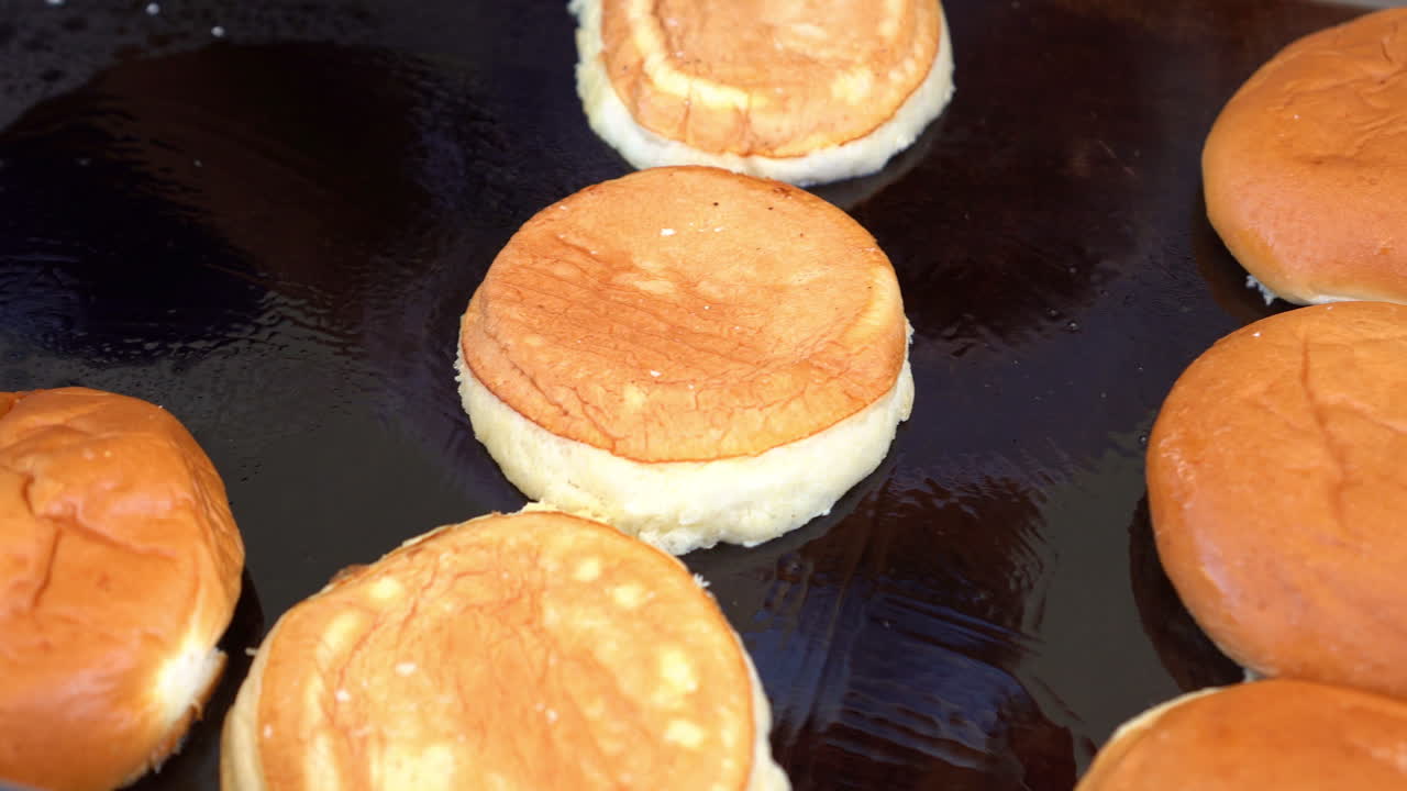 그릴에 빵 구이 - 상위 뷰