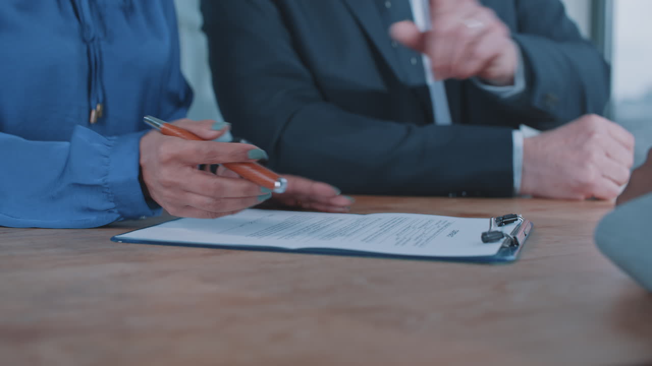 reunión de negocios - firma de documentos