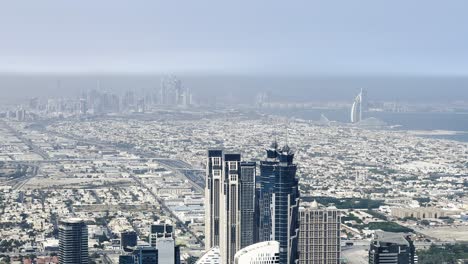 An-Einem-Klaren-Tag-Blicken-Sie-über-Die-Landschaft-Dubais-Von-Der-Innenstadt-Bis-Zum-Yachthafen-Von-Dubai