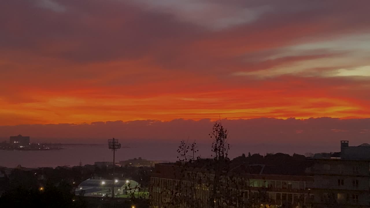포르투갈 리스본의 아름다운 카파리카 도시의 공중 전망