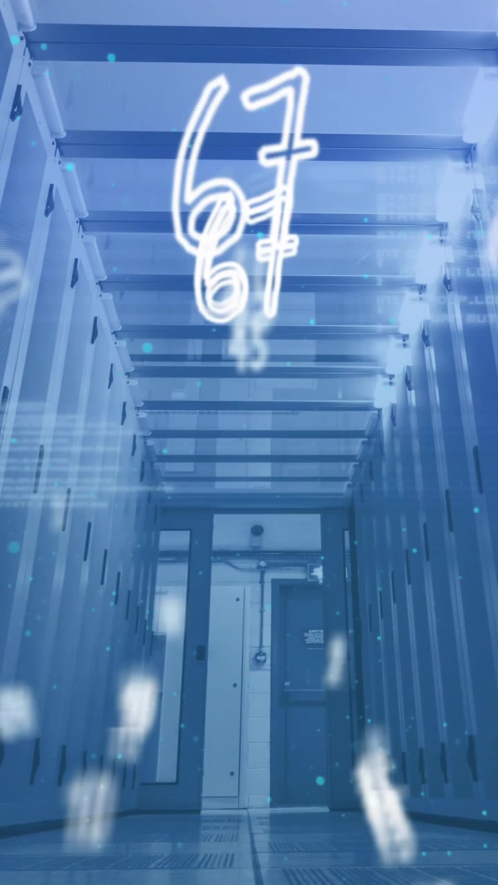 Animación de números cambiando sobre una sala tecnológica con servidores de computadoras