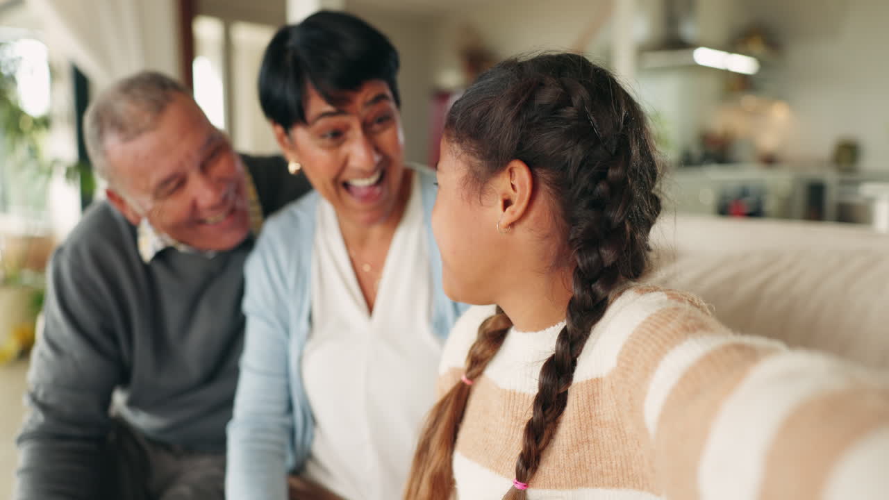 소녀, 십대 그리고 부모와 함께 재미있는 셀카