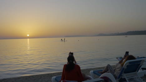 Beautiful-shot.-Girls,-sunset-and-rowing