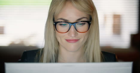 Businessman-Reading-Email-In-Office