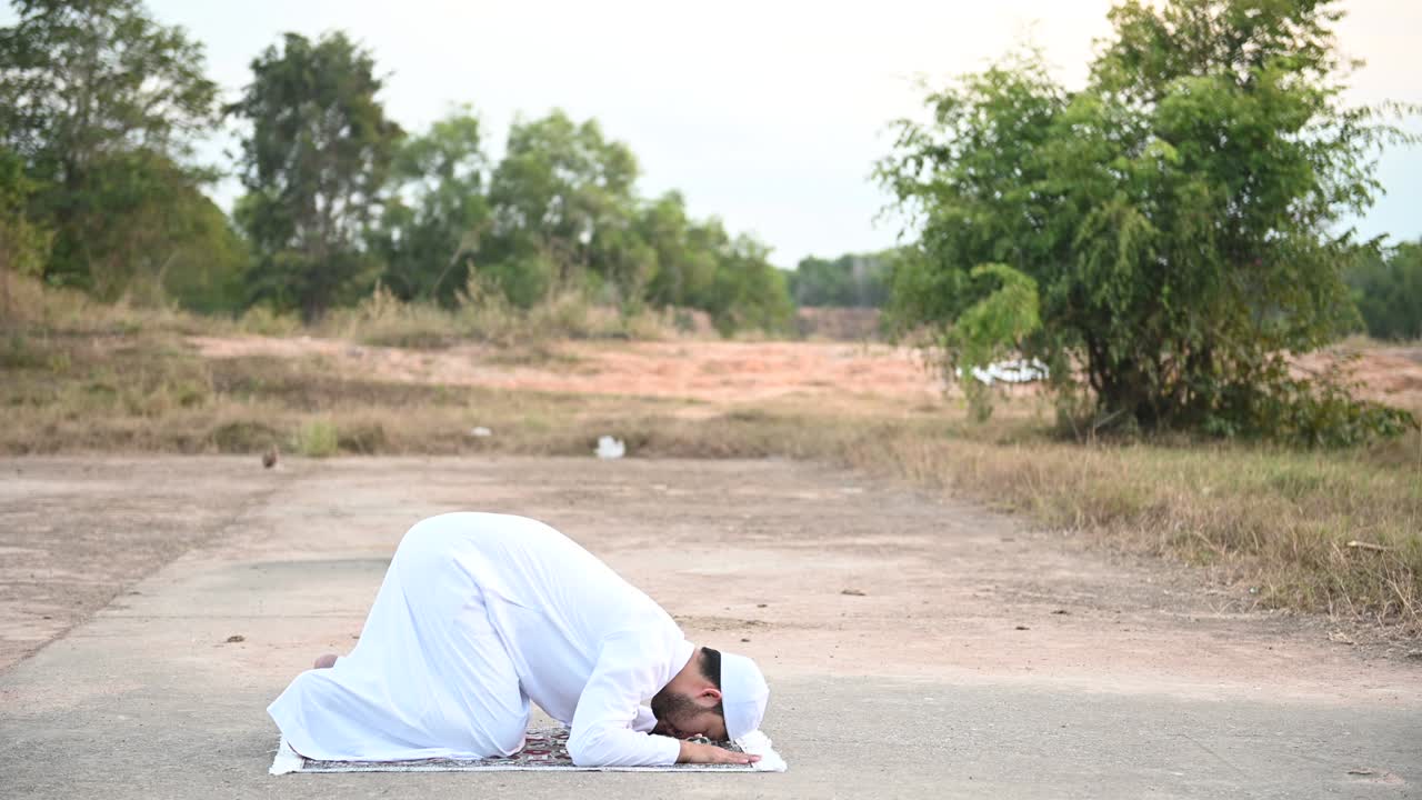 실루 젊은 아시아 무슬림