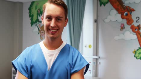 Doctor-standing-with-arms-crossed-in-hospital