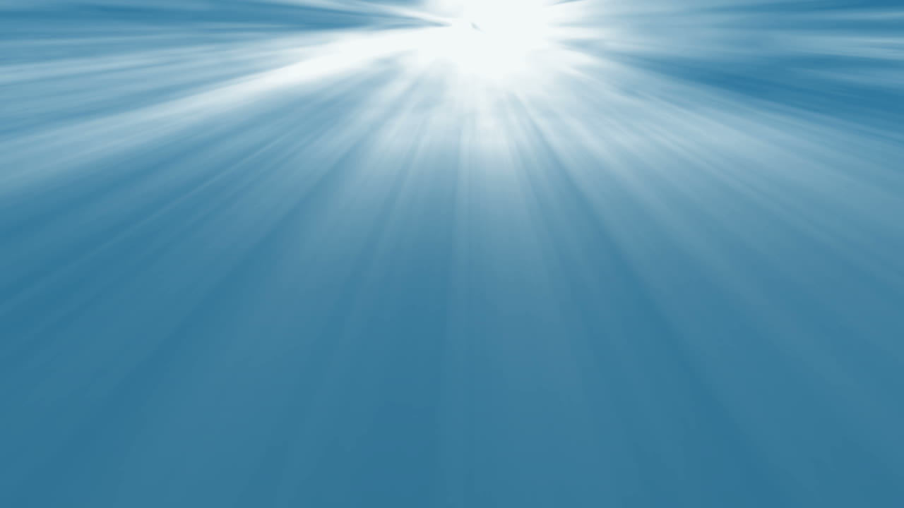 Kirkkaat auringonsäteet kimallusta sinisessä vedessä.