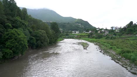 Debido-A-Las-Fuertes-Lluvias,-La-Inundación-Del-Río-Bagmati-En-Katmandú