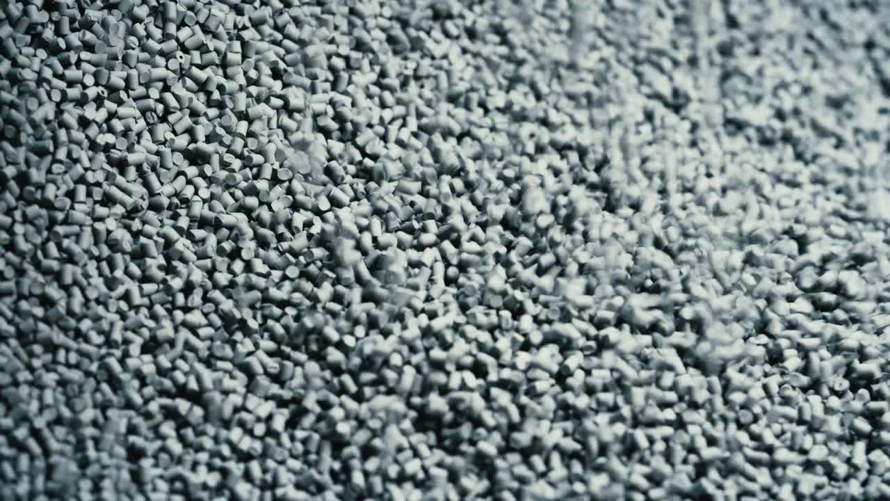 크에 플라스틱 분자를 채우십시오.