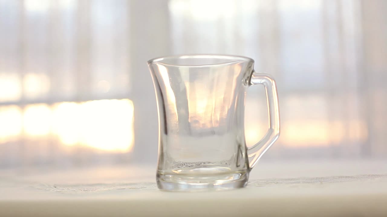 컵 1 에 검은 차 를 만드는 것