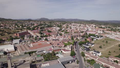 Wide-aerial-view-of-tourist-destination-San-Martin-de-Valdeiglesias,-Spain