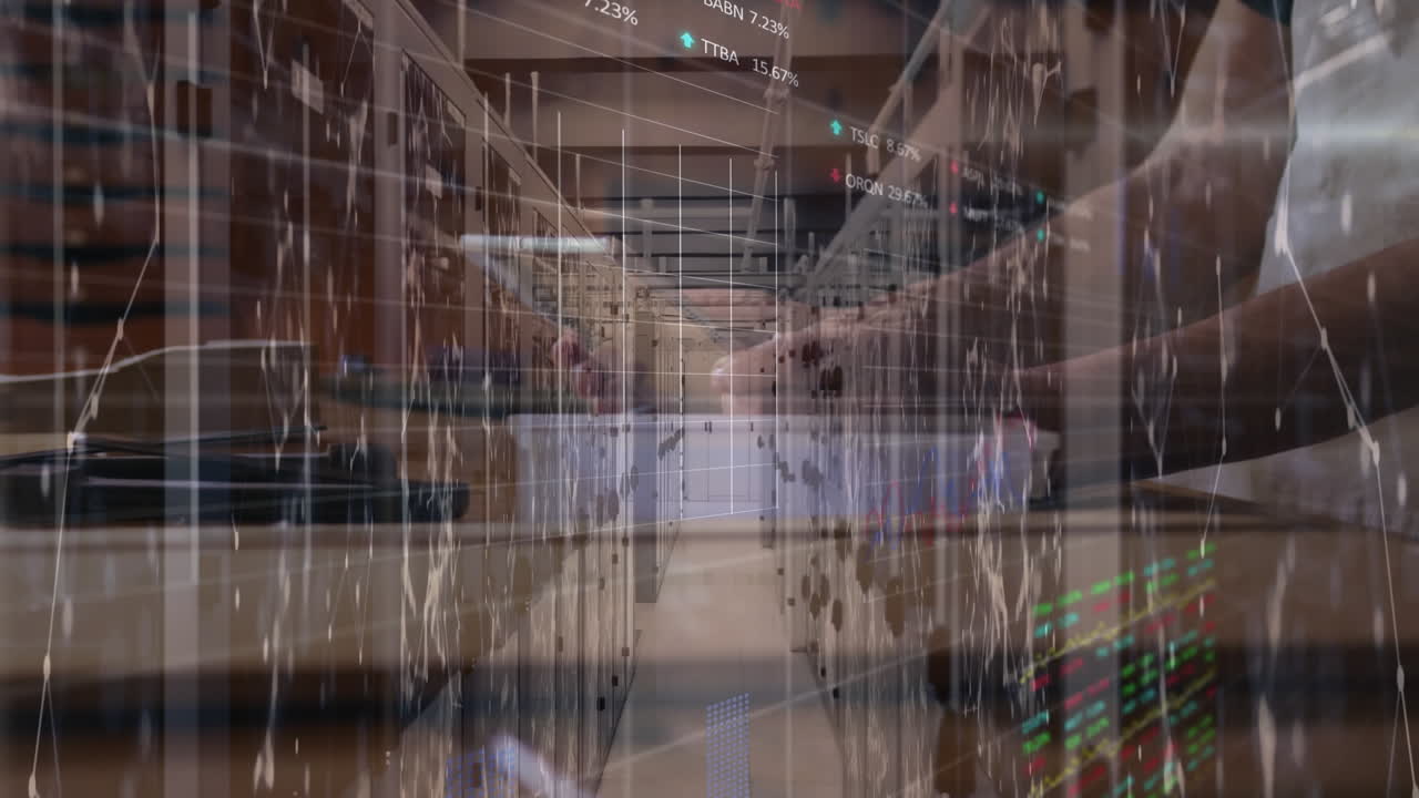 태블릿을 사용하는 다양한 비즈니스 사람들 위에 서버 으로 데이터 처리의 애니메이션