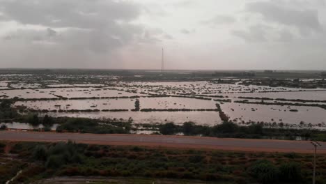 Las-Imágenes-De-Un-Dron-Muestran-Una-Imagen-Aérea-De-Sindh-Después-De-Que-Una-Inundación-Inundara-La-Tierra-Cercana