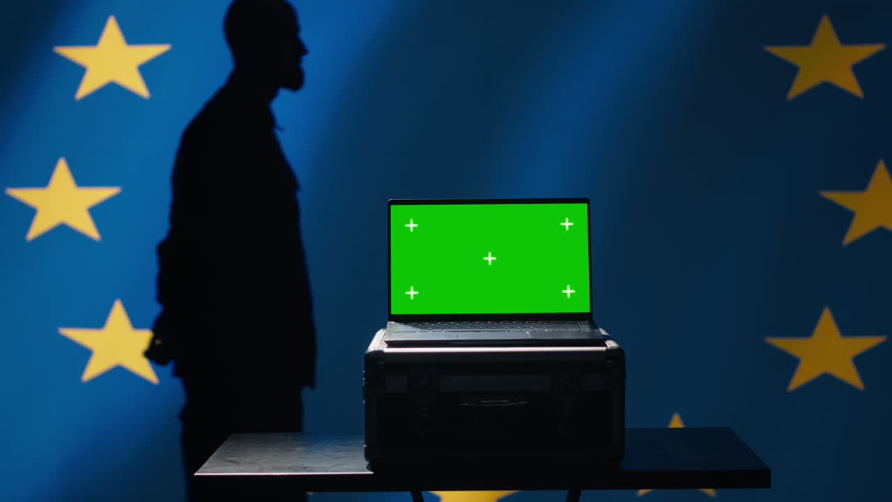 eu 연합군 스캔 로켓 모형 노트북을 사용하여 회원국에 접근합니다.