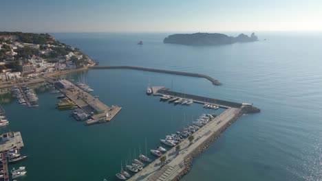 Imagenes-Aereas-Con-Drone-De-Las-Islas-Medas-En-Catalunya-Costa-Brava-Turismo-Europeo-Playa-Vacia