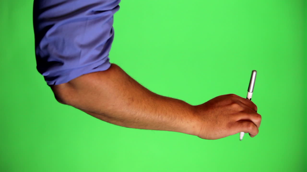 un brazo frente a una pantalla verde para ser tecleado y usado a voluntad