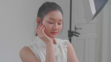 여자 의 스튜디오 초상화