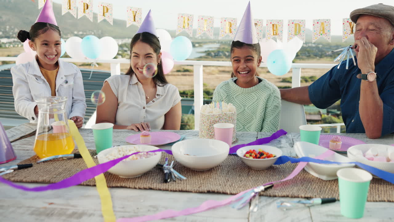 축하, 스트리머와 공원의 소녀