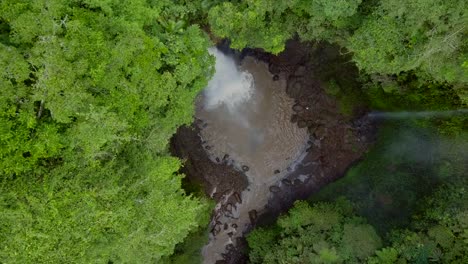 Nungnung-wasserfall-Mitten-In-Bali,-Indonesien