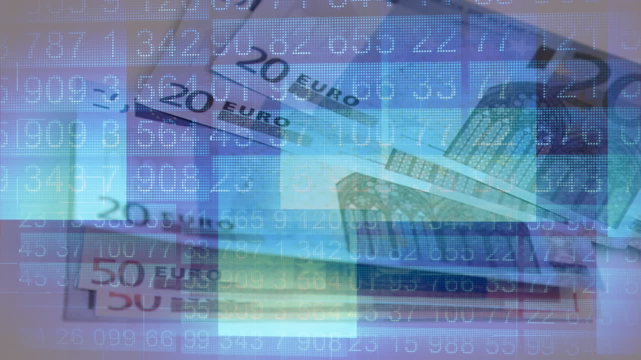 billetes en movimiento y números digitales cambiando en primer plano